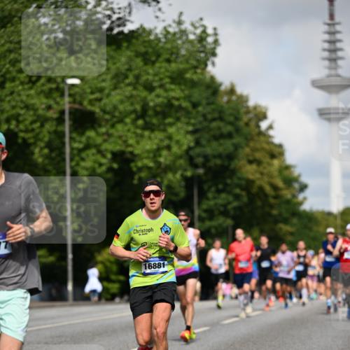 29.06.2025 - hella hamburg halbmarathon Dr. Thomas Lammeyer http://msf.ph/oto/8230333 29.06.2025 09:50:16 Kennedybrücke 1053, 1396, 1407, 1411, 1577, 1889, 1959, 2243, 2836, 3935, 5048, 5152, 5193, 5660, 7080, 7466, 7622, 7867, 8312, 8323, 10477, 10927, 11304, 11370 meine-sportfotos.de