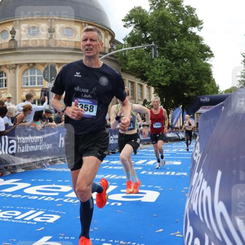29.06.2025 - hella hamburg halbmarathon Strokosch-Dieckow http://msf.ph/oto/8230370 29.06.2025 10:32:55 Ziel 4463, 4749, 6358, 10453, 11169, 12290, 13686, 16425, 18679, 18687, 19059 meine-sportfotos.de