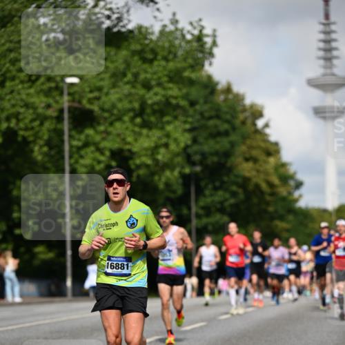 29.06.2025 - hella hamburg halbmarathon Dr. Thomas Lammeyer http://msf.ph/oto/8230387 29.06.2025 09:50:16 Kennedybrücke 1053, 1396, 1407, 1411, 1577, 1889, 1959, 2243, 2836, 3935, 5048, 5152, 5193, 5660, 7080, 7466, 7622, 7867, 8312, 8323, 10477, 10927, 11304, 11370 meine-sportfotos.de