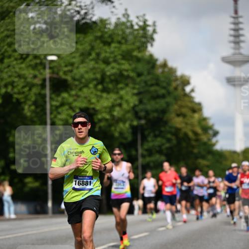 29.06.2025 - hella hamburg halbmarathon Dr. Thomas Lammeyer http://msf.ph/oto/8230397 29.06.2025 09:50:16 Kennedybrücke 1053, 1396, 1407, 1411, 1577, 1889, 1959, 2243, 2836, 3935, 5048, 5152, 5193, 5660, 7080, 7466, 7622, 7867, 8312, 8323, 10477, 10927, 11304, 11370 meine-sportfotos.de