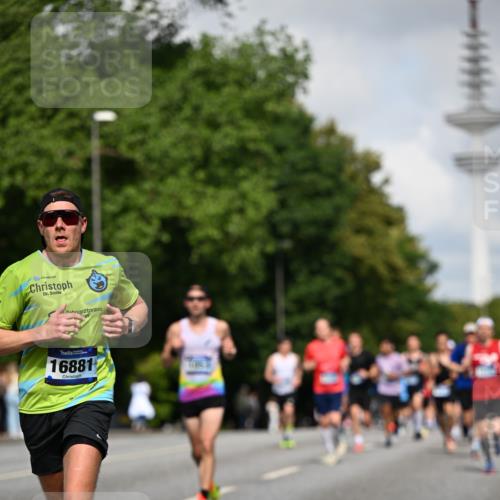 29.06.2025 - hella hamburg halbmarathon Dr. Thomas Lammeyer http://msf.ph/oto/8230438 29.06.2025 09:50:17 Kennedybrücke 1053, 1396, 1407, 1411, 1577, 1959, 2243, 2836, 3935, 5048, 5152, 5193, 5660, 6305, 7080, 7466, 7622, 7867, 8312, 8323, 9508, 10477, 10927, 11304, 11370 meine-sportfotos.de
