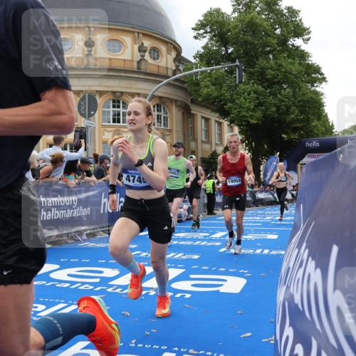 29.06.2025 - hella hamburg halbmarathon Strokosch-Dieckow http://msf.ph/oto/8230439 29.06.2025 10:32:56 Ziel 4463, 4749, 6358, 10453, 11169, 12290, 16425, 18679, 18687, 19059 meine-sportfotos.de