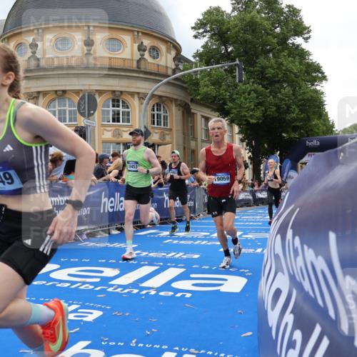 29.06.2025 - hella hamburg halbmarathon Strokosch-Dieckow http://msf.ph/oto/8230454 29.06.2025 10:32:56 Ziel 4463, 4749, 6358, 10453, 11169, 12290, 16425, 18679, 18687, 19059 meine-sportfotos.de