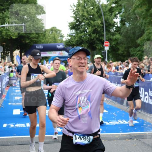 29.06.2025 - hella hamburg halbmarathon Zöllner http://msf.ph/oto/8230508 29.06.2025 10:53:40 Ziel 1030, 1098, 1502, 1783, 2058, 2630, 3399, 3819, 5399, 6628, 6762, 10549, 10895, 11588, 11589, 11604, 12632, 13865, 15061, 15113, 15441, 15497, 15856, 16092, 18143, 18450, 18612, 18666, 18715 meine-sportfotos.de