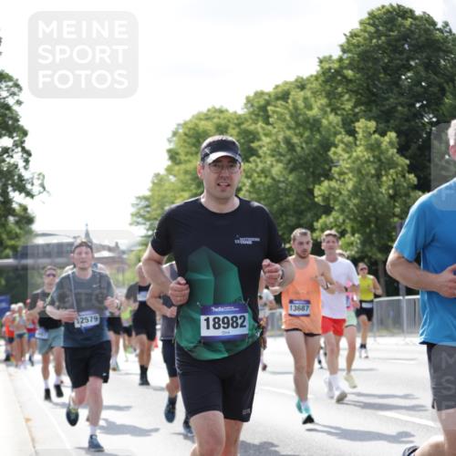 29.06.2025 - hella hamburg halbmarathon Jannik Wohlers http://msf.ph/oto/8230532 29.06.2025 09:52:14 Lombardsbrücke 1169, 1220, 1415, 1512, 1613, 2189, 3109, 3124, 4497, 5007, 5011, 5477, 6550, 7067, 7191, 7432, 7451, 7843, 7865, 7961, 8852, 10000, 10099, 10796, 10969, 11779, 12046, 12365, 12372, 12579, 12588, 12723, 13403, 13614, 13687, 13714, 14257, 14703, 14813, 15247, 15280, 15301, 15356, 15362, 15808, 15813, 15894, 16338, 17000, 17281, 17391, 17846, 18632, 18637, 18680, 18775, 18982 meine-sportfotos.de