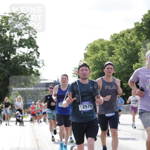 29.06.2025 - hella hamburg halbmarathon Jannik Wohlers http://msf.ph/oto/8230549 29.06.2025 09:52:16 Lombardsbrücke 1070, 1163, 1169, 1176, 1220, 1415, 1512, 1613, 2189, 3109, 3124, 4080, 4497, 5007, 5477, 7067, 7191, 7432, 7451, 7843, 7865, 7961, 10000, 10099, 10796, 10969, 11779, 12365, 12372, 12579, 12588, 12723, 13403, 13614, 13687, 13714, 14257, 14703, 14849, 15247, 15280, 15301, 15356, 15362, 15808, 15813, 15894, 16338, 16414, 17000, 17391, 17846, 18632, 18637, 18680, 18775, 18982 meine-sportfotos.de