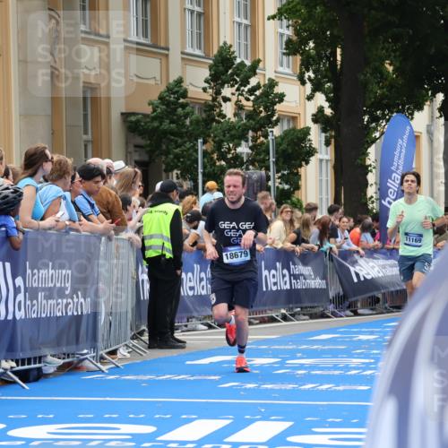 29.06.2025 - hella hamburg halbmarathon Strokosch-Dieckow http://msf.ph/oto/8230573 29.06.2025 10:32:59 Ziel 4463, 4749, 10453, 11169, 12290, 14276, 17802, 18679, 19059 meine-sportfotos.de