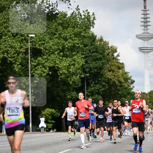 29.06.2025 - hella hamburg halbmarathon Dr. Thomas Lammeyer http://msf.ph/oto/8230577 29.06.2025 09:50:19 Kennedybrücke 1053, 1396, 1407, 1411, 1577, 1959, 2243, 2836, 3935, 5048, 5152, 5193, 5660, 6305, 6473, 7080, 7466, 7622, 7867, 8312, 8323, 9376, 9508, 10477, 11370 meine-sportfotos.de