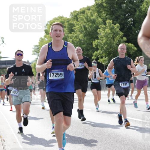 29.06.2025 - hella hamburg halbmarathon Jannik Wohlers http://msf.ph/oto/8230627 29.06.2025 09:52:17 Lombardsbrücke 1070, 1163, 1169, 1176, 1220, 1415, 1512, 1613, 2189, 3109, 3124, 4080, 4277, 4497, 4691, 4933, 5007, 5477, 7067, 7191, 7325, 7432, 7451, 7599, 7843, 7865, 7961, 9213, 10000, 10099, 10251, 10796, 10969, 11779, 12365, 12372, 12579, 12588, 12723, 13403, 13614, 13687, 13714, 14257, 14703, 14849, 15247, 15280, 15301, 15356, 15362, 15808, 15813, 15894, 16414, 17000, 17391, 17846, 18632, 18637, 18680, 18775, 18982 meine-sportfotos.de