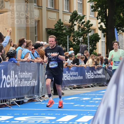 29.06.2025 - hella hamburg halbmarathon Strokosch-Dieckow http://msf.ph/oto/8230633 29.06.2025 10:33:00 Ziel 4463, 11169, 12290, 14276, 17802, 18679, 19059 meine-sportfotos.de