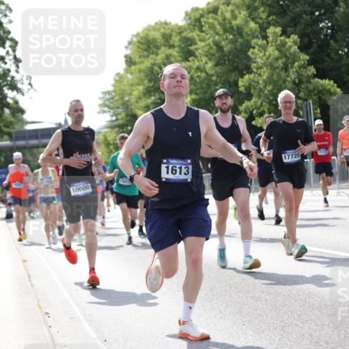 29.06.2025 - hella hamburg halbmarathon Jannik Wohlers http://msf.ph/oto/8230694 29.06.2025 09:52:20 Lombardsbrücke 1070, 1163, 1176, 1220, 1415, 1512, 1613, 1782, 2189, 2233, 3109, 3124, 4080, 4277, 4497, 4691, 4933, 5007, 5476, 5477, 7067, 7191, 7325, 7451, 7599, 7843, 7865, 7961, 9081, 9213, 10000, 10099, 10251, 10750, 10796, 10969, 11346, 12365, 12372, 12579, 12588, 12723, 13403, 13687, 13714, 14661, 14703, 14849, 15133, 15280, 15301, 15356, 15362, 15808, 15813, 15894, 16414, 17000, 17846, 18632, 18637, 18680, 18982 meine-sportfotos.de