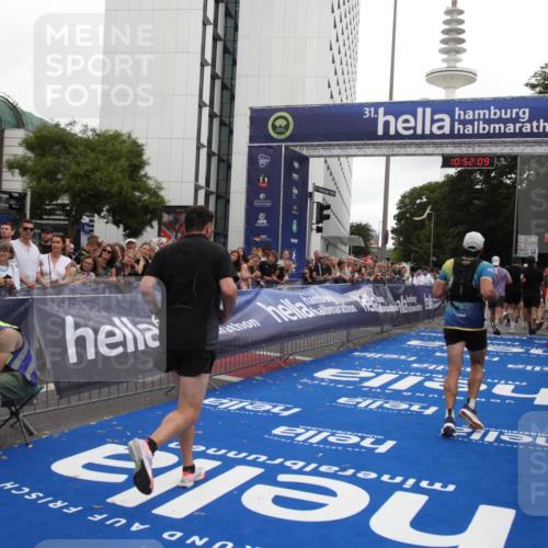 29.06.2025 - hella hamburg halbmarathon Michael Strokosch http://msf.ph/oto/8230710 29.06.2025 10:52:08 Ziel 1482, 2595, 4033, 5093, 5336, 5378, 6390, 7130, 7409, 7732, 8413, 8977, 12580, 15356, 15506, 15829, 16179, 16666, 17978, 18801 meine-sportfotos.de