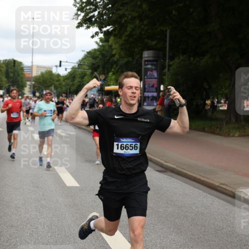29.06.2025 - hella hamburg halbmarathon Yannick Fuchs http://msf.ph/oto/8230773 29.06.2025 10:33:56 20KM 1343, 1445, 1803, 2525, 2546, 2563, 3282, 3783, 4565, 4759, 6037, 6686, 6687, 7981, 8319, 8925, 9265, 11305, 11619, 12335, 12772, 13479, 13514, 13729, 14204, 14272, 14311, 14359, 15013, 15094, 15336, 15556, 15744, 15866, 16656, 16820, 17005, 17215, 17360, 17668, 18149, 18285, 18547, 18734, 18803 meine-sportfotos.de