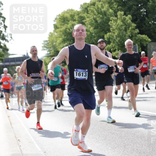 29.06.2025 - hella hamburg halbmarathon Jannik Wohlers http://msf.ph/oto/8230816 29.06.2025 09:52:20 Lombardsbrücke 1070, 1163, 1176, 1220, 1415, 1512, 1613, 1782, 2189, 2233, 3109, 3124, 4080, 4277, 4497, 4691, 4933, 5007, 5476, 5477, 7067, 7191, 7325, 7451, 7599, 7843, 7865, 7961, 9081, 9213, 10000, 10099, 10251, 10750, 10796, 10969, 11346, 12365, 12372, 12579, 12588, 12723, 13403, 13687, 13714, 14661, 14703, 14849, 15133, 15280, 15301, 15356, 15362, 15808, 15813, 15894, 16414, 17000, 17846, 18632, 18637, 18680, 18982 meine-sportfotos.de
