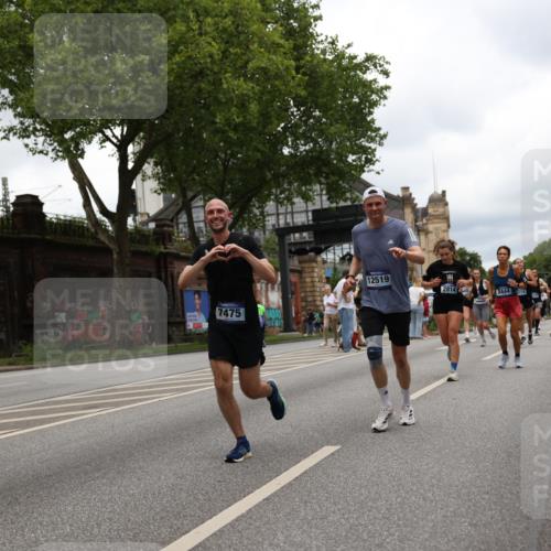 29.06.2025 - hella hamburg halbmarathon Yannick Fuchs http://msf.ph/oto/8230861 29.06.2025 10:46:46 20KM 1098, 1257, 1482, 1657, 1683, 2111, 2208, 2444, 2814, 3258, 3399, 3715, 3952, 3999, 4121, 4587, 4726, 5169, 5194, 5607, 6897, 7178, 7232, 7383, 7475, 8172, 8316, 8587, 8955, 10529, 10811, 11217, 12135, 12482, 12519, 13211, 13301, 14198, 14286, 14791, 14805, 15446, 15980, 16320, 16929, 17130, 17198, 17710, 17773, 18249, 18331, 19208 meine-sportfotos.de