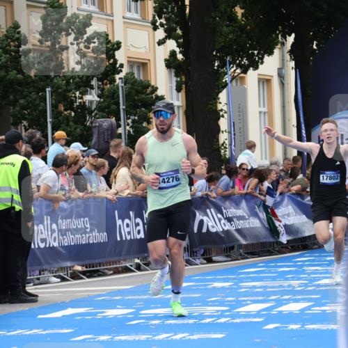 29.06.2025 - hella hamburg halbmarathon Strokosch-Dieckow http://msf.ph/oto/8230870 29.06.2025 10:33:05 Ziel 1910, 6473, 11169, 14276, 17802, 18679 meine-sportfotos.de