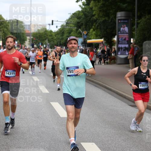 29.06.2025 - hella hamburg halbmarathon Yannick Fuchs http://msf.ph/oto/8230873 29.06.2025 10:33:58 20KM 1343, 1445, 1803, 2044, 2525, 2546, 2563, 3282, 3783, 4565, 4759, 6037, 6686, 6687, 7981, 8319, 8925, 9265, 11305, 11619, 12335, 13479, 13514, 13729, 14204, 14272, 14311, 14359, 15013, 15094, 15336, 15556, 15744, 15866, 16656, 16820, 17005, 17215, 17360, 17668, 18149, 18285, 18547, 18734, 18803 meine-sportfotos.de