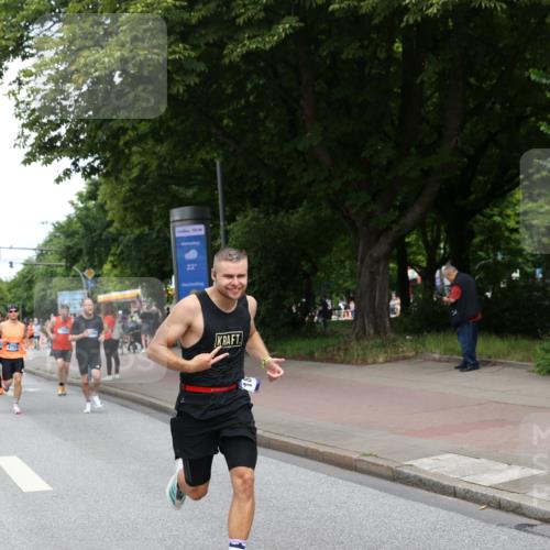 29.06.2025 - hella hamburg halbmarathon Yannick Fuchs http://msf.ph/oto/8230980 29.06.2025 10:34:01 20KM 1343, 1803, 2044, 2525, 2546, 2563, 2972, 3282, 3783, 4565, 4759, 5752, 6037, 6686, 6687, 7981, 8319, 8925, 9265, 9540, 11305, 12335, 12372, 13479, 13514, 13729, 14204, 14272, 14311, 14359, 15013, 15094, 15336, 15435, 15556, 15744, 16656, 16820, 17005, 17215, 17360, 17668, 18149, 18285, 18547, 18734, 18803 meine-sportfotos.de