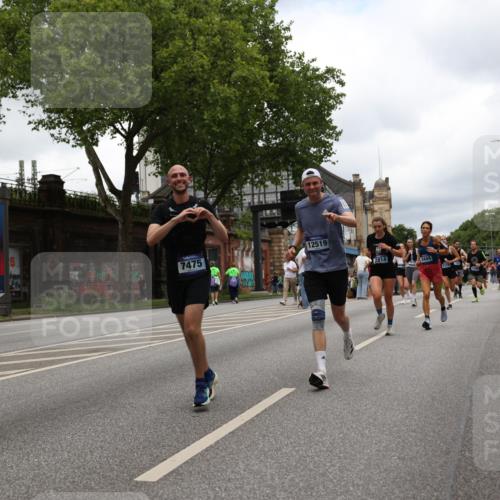 29.06.2025 - hella hamburg halbmarathon Yannick Fuchs http://msf.ph/oto/8230990 29.06.2025 10:46:46 20KM 1098, 1257, 1482, 1657, 1683, 2111, 2208, 2444, 2814, 3258, 3399, 3715, 3952, 3999, 4121, 4587, 4726, 5169, 5194, 5607, 6897, 7178, 7232, 7383, 7475, 8172, 8316, 8587, 8955, 10529, 10811, 11217, 12135, 12482, 12519, 13211, 13301, 14198, 14286, 14791, 14805, 15446, 15980, 16320, 16929, 17130, 17198, 17710, 17773, 18249, 18331, 19208 meine-sportfotos.de