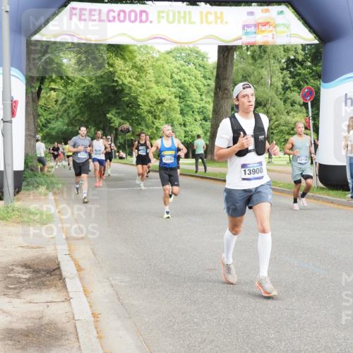 29.06.2025 - hella hamburg halbmarathon MichiJ http://msf.ph/oto/8230993 29.06.2025 10:26:31 Zwischen KM18-KM19 1505, 5923, 12739, 13595, 13900, 15303, 16698 meine-sportfotos.de