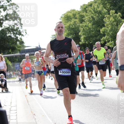29.06.2025 - hella hamburg halbmarathon Jannik Wohlers http://msf.ph/oto/8231006 29.06.2025 09:52:21 Lombardsbrücke 1070, 1163, 1176, 1220, 1415, 1512, 1613, 1782, 2189, 2233, 3098, 3109, 3124, 4080, 4277, 4497, 4691, 4933, 5007, 5476, 5477, 5682, 7067, 7191, 7325, 7451, 7599, 7843, 7865, 7961, 8467, 9081, 9213, 10000, 10099, 10251, 10750, 10796, 10969, 11346, 12365, 12372, 12579, 12588, 12723, 13687, 13714, 14661, 14703, 14849, 15133, 15280, 15301, 15356, 15362, 15808, 15894, 16414, 17000, 17846, 18632, 18637, 18680, 18982 meine-sportfotos.de