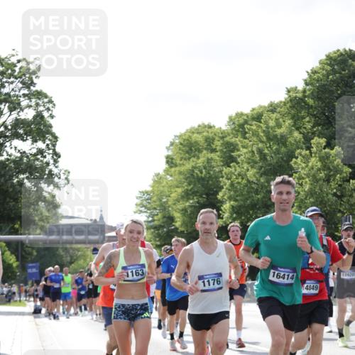 29.06.2025 - hella hamburg halbmarathon Jannik Wohlers http://msf.ph/oto/8231026 29.06.2025 09:52:23 Lombardsbrücke 1070, 1163, 1176, 1220, 1415, 1613, 1782, 2189, 2233, 2788, 3098, 3109, 3124, 4080, 4277, 4497, 4691, 4933, 5007, 5476, 5477, 5682, 7067, 7191, 7325, 7451, 7599, 7843, 7865, 7961, 8467, 9081, 9213, 10000, 10099, 10251, 10750, 10796, 10969, 11346, 11778, 12365, 12372, 12579, 12588, 12723, 13687, 13714, 14661, 14703, 14849, 15133, 15280, 15301, 15356, 15362, 15808, 15894, 16414, 17000, 17846, 18632, 18637, 18680, 18982 meine-sportfotos.de