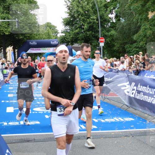 29.06.2025 - hella hamburg halbmarathon Zöllner http://msf.ph/oto/8231029 29.06.2025 10:53:44 Ziel 1502, 2058, 2082, 2518, 2630, 3819, 5399, 6762, 8335, 10549, 10895, 11588, 11589, 11604, 12632, 13865, 14702, 14818, 15061, 15441, 15856, 16092, 17482, 18143, 18514, 18666, 18715 meine-sportfotos.de
