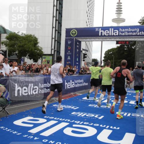29.06.2025 - hella hamburg halbmarathon Michael Strokosch http://msf.ph/oto/8231099 29.06.2025 10:52:15 Ziel 1482, 2397, 2595, 4837, 5032, 5087, 5093, 5378, 5482, 6897, 7732, 9082, 12135, 12580, 13726, 14248, 14300, 15275, 15829, 16003, 16320, 16591, 16666, 17033, 17130, 18475, 18801 meine-sportfotos.de