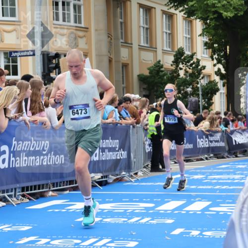 29.06.2025 - hella hamburg halbmarathon Strokosch-Dieckow http://msf.ph/oto/8231104 29.06.2025 10:33:10 Ziel 1910, 1959, 6473, 7723, 9047, 14167, 14276, 17175, 17802, 18455 meine-sportfotos.de