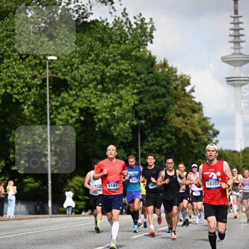 29.06.2025 - hella hamburg halbmarathon Dr. Thomas Lammeyer http://msf.ph/oto/8231124 29.06.2025 09:50:20 Kennedybrücke 1053, 1396, 1407, 1411, 1577, 1959, 2243, 2836, 3935, 5048, 5152, 5193, 5660, 6305, 6473, 7080, 7466, 7622, 7867, 8312, 8323, 9376, 9508, 10477, 11370 meine-sportfotos.de