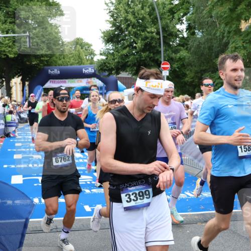 29.06.2025 - hella hamburg halbmarathon Zöllner http://msf.ph/oto/8231156 29.06.2025 10:53:44 Ziel 1502, 2058, 2082, 2518, 2630, 3819, 5399, 6762, 8335, 10549, 10895, 11588, 11589, 11604, 12632, 13865, 14702, 14818, 15061, 15441, 15856, 16092, 17482, 18143, 18514, 18666, 18715 meine-sportfotos.de