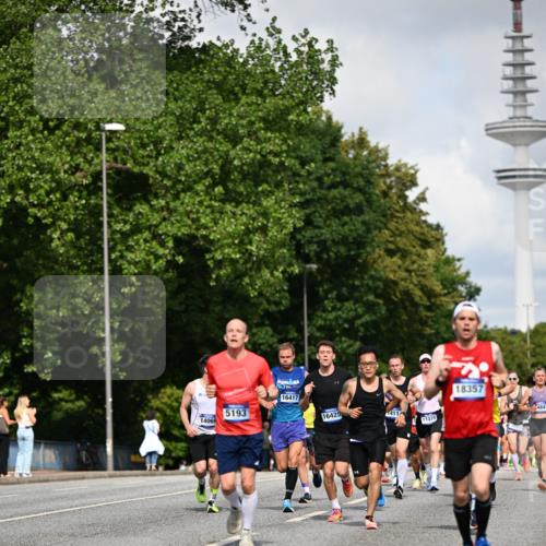29.06.2025 - hella hamburg halbmarathon Dr. Thomas Lammeyer http://msf.ph/oto/8231186 29.06.2025 09:50:20 Kennedybrücke 1053, 1396, 1407, 1411, 1577, 1959, 2243, 2836, 3935, 5048, 5152, 5193, 5660, 6305, 6473, 7080, 7466, 7622, 7867, 8312, 8323, 9376, 9508, 10477, 11370 meine-sportfotos.de