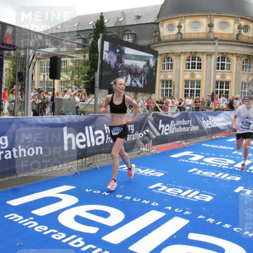 29.06.2025 - hella hamburg halbmarathon Michael Strokosch http://msf.ph/oto/8231211 29.06.2025 10:47:06 Ziel 1460, 1689, 4377, 5472, 6700, 9794, 10122, 12579, 13728, 14415, 14449, 14594, 14783, 15825, 16081, 17979 meine-sportfotos.de