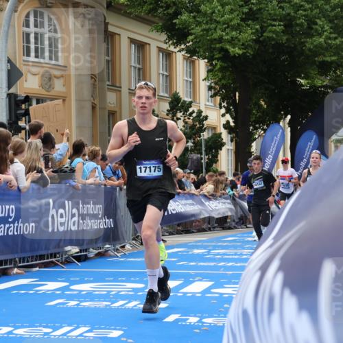 29.06.2025 - hella hamburg halbmarathon Strokosch-Dieckow http://msf.ph/oto/8231222 29.06.2025 10:33:15 Ziel 1910, 1959, 4679, 6473, 7723, 9047, 14167, 16881, 17175, 18455 meine-sportfotos.de