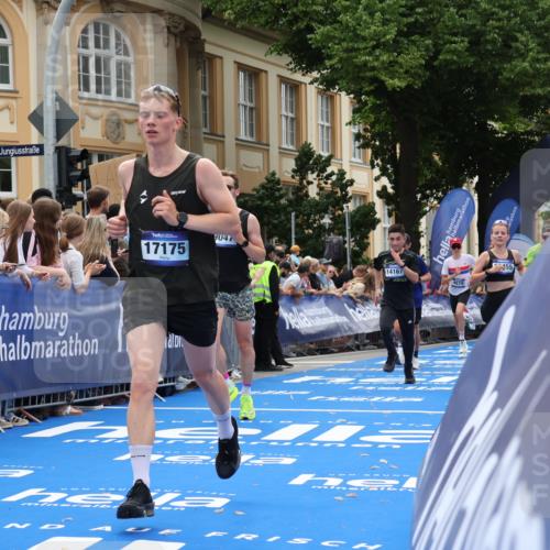 29.06.2025 - hella hamburg halbmarathon Strokosch-Dieckow http://msf.ph/oto/8231246 29.06.2025 10:33:16 Ziel 1910, 1959, 4679, 7723, 9047, 14167, 16881, 17175, 17489, 18455 meine-sportfotos.de