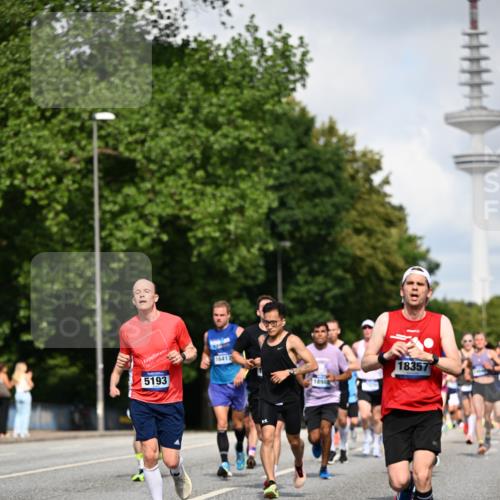 29.06.2025 - hella hamburg halbmarathon Dr. Thomas Lammeyer http://msf.ph/oto/8231357 29.06.2025 09:50:21 Kennedybrücke 1053, 1396, 1407, 1411, 1577, 1910, 1959, 2836, 3935, 5152, 5193, 5660, 6305, 6473, 7080, 7466, 7622, 7831, 7867, 8312, 8323, 9376, 9508, 10477, 11370 meine-sportfotos.de