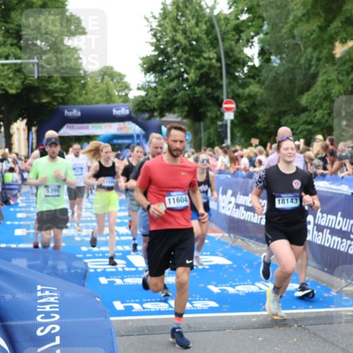 29.06.2025 - hella hamburg halbmarathon Zöllner http://msf.ph/oto/8231445 29.06.2025 10:53:47 Ziel 1422, 2058, 2082, 2518, 5399, 5607, 6877, 7177, 8285, 8335, 10529, 10895, 11588, 11589, 11604, 13865, 14702, 14818, 15061, 15441, 16092, 17482, 17740, 18143, 18249, 18514 meine-sportfotos.de