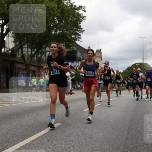 29.06.2025 - hella hamburg halbmarathon Yannick Fuchs http://msf.ph/oto/8231481 29.06.2025 10:46:48 20KM 1098, 1257, 1482, 1657, 1683, 2111, 2208, 2444, 2814, 3258, 3399, 3715, 3952, 3999, 4121, 4587, 4726, 5169, 5194, 5607, 5907, 6897, 7178, 7232, 7383, 7475, 8172, 8316, 8587, 8955, 9065, 9163, 10529, 10811, 11217, 12135, 12155, 12482, 12519, 13211, 13301, 14198, 14286, 14791, 14805, 15980, 16320, 16467, 16929, 17130, 17198, 17710, 17773, 18249, 18331, 19208 meine-sportfotos.de