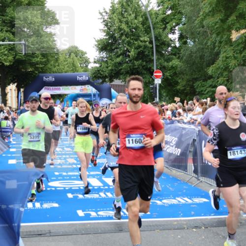 29.06.2025 - hella hamburg halbmarathon Zöllner http://msf.ph/oto/8231502 29.06.2025 10:53:48 Ziel 1422, 2058, 2082, 2518, 5399, 5607, 6260, 6877, 7177, 8285, 8335, 9922, 10529, 10895, 11588, 11589, 11604, 14702, 14818, 15441, 15502, 16092, 17482, 17740, 18143, 18249, 18487, 18514, 18759 meine-sportfotos.de