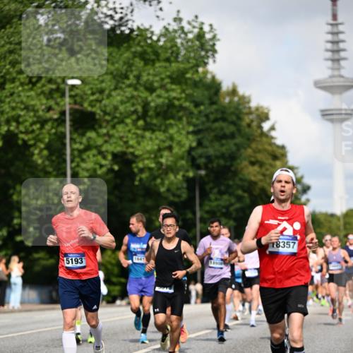 29.06.2025 - hella hamburg halbmarathon Dr. Thomas Lammeyer http://msf.ph/oto/8231521 29.06.2025 09:50:22 Kennedybrücke 1053, 1396, 1407, 1411, 1577, 1910, 1959, 2836, 2851, 3790, 3935, 5152, 5193, 5660, 6032, 6305, 6473, 7080, 7466, 7622, 7831, 7867, 8323, 9376, 9508, 10477, 11370 meine-sportfotos.de