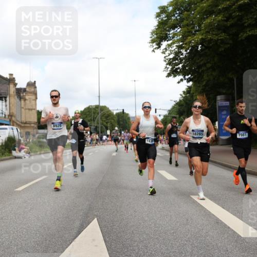 29.06.2025 - hella hamburg halbmarathon Yannick Fuchs http://msf.ph/oto/8231541 29.06.2025 10:34:06 20KM 1343, 2044, 2525, 2546, 2563, 2972, 3282, 3547, 4565, 4759, 5752, 7981, 8319, 8925, 9116, 9265, 9540, 11284, 11305, 11806, 12335, 12372, 13479, 13514, 14204, 14272, 14311, 14359, 15013, 15094, 15336, 15435, 15556, 15744, 16656, 17005, 17215, 17360, 17425, 17668, 18149, 18154, 18285, 18803 meine-sportfotos.de
