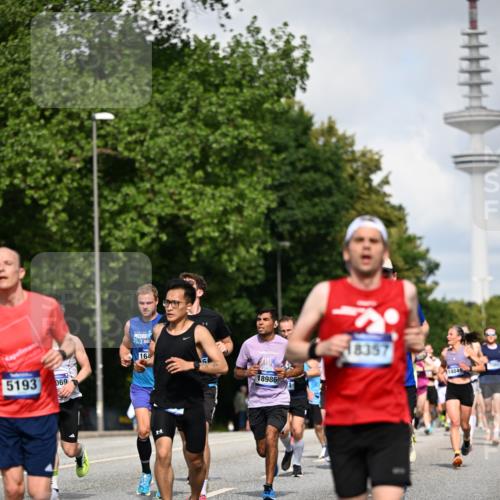 29.06.2025 - hella hamburg halbmarathon Dr. Thomas Lammeyer http://msf.ph/oto/8231570 29.06.2025 09:50:22 Kennedybrücke 1053, 1396, 1407, 1411, 1577, 1910, 1959, 2836, 2851, 3790, 3935, 5152, 5193, 5660, 6032, 6305, 6473, 7080, 7466, 7622, 7831, 7867, 8323, 9376, 9508, 10477, 11370 meine-sportfotos.de
