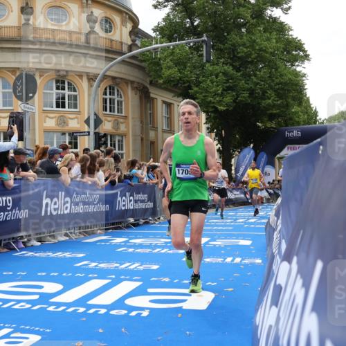 29.06.2025 - hella hamburg halbmarathon Strokosch-Dieckow http://msf.ph/oto/8231600 29.06.2025 10:33:27 Ziel 4602, 8312, 8956, 15326, 16931, 17056, 17489, 18731, 18854 meine-sportfotos.de