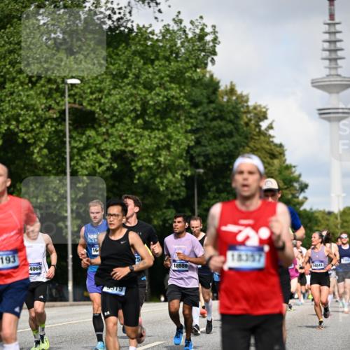 29.06.2025 - hella hamburg halbmarathon Dr. Thomas Lammeyer http://msf.ph/oto/8231619 29.06.2025 09:50:22 Kennedybrücke 1053, 1396, 1407, 1411, 1577, 1910, 1959, 2836, 2851, 3790, 3935, 5152, 5193, 5660, 6032, 6305, 6473, 7080, 7466, 7622, 7831, 7867, 8323, 9376, 9508, 10477, 11370 meine-sportfotos.de