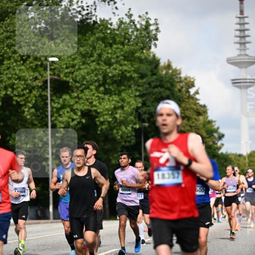 29.06.2025 - hella hamburg halbmarathon Dr. Thomas Lammeyer http://msf.ph/oto/8231627 29.06.2025 09:50:23 Kennedybrücke 1053, 1396, 1407, 1411, 1577, 1910, 1959, 2563, 2836, 2851, 3790, 3935, 5152, 5193, 5660, 6032, 6305, 6473, 7080, 7466, 7622, 7831, 7867, 8323, 9376, 9508, 10477, 11370 meine-sportfotos.de