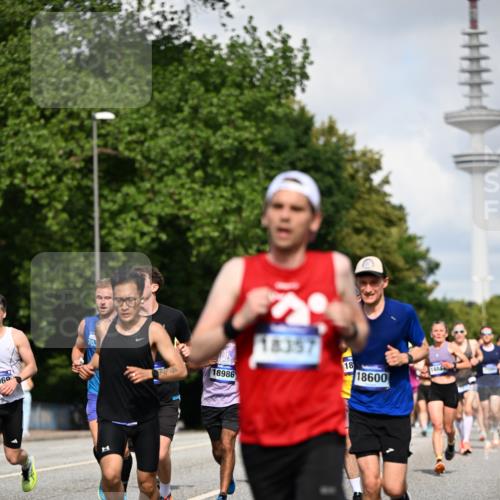 29.06.2025 - hella hamburg halbmarathon Dr. Thomas Lammeyer http://msf.ph/oto/8231679 29.06.2025 09:50:23 Kennedybrücke 1053, 1396, 1407, 1411, 1577, 1910, 1959, 2563, 2836, 2851, 3790, 3935, 5152, 5193, 5660, 6032, 6305, 6473, 7080, 7466, 7622, 7831, 7867, 8323, 9376, 9508, 10477, 11370 meine-sportfotos.de
