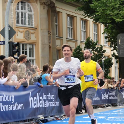 29.06.2025 - hella hamburg halbmarathon Strokosch-Dieckow http://msf.ph/oto/8231704 29.06.2025 10:33:29 Ziel 1053, 4602, 8312, 8956, 15326, 16931, 17056, 17489, 18731, 18854 meine-sportfotos.de