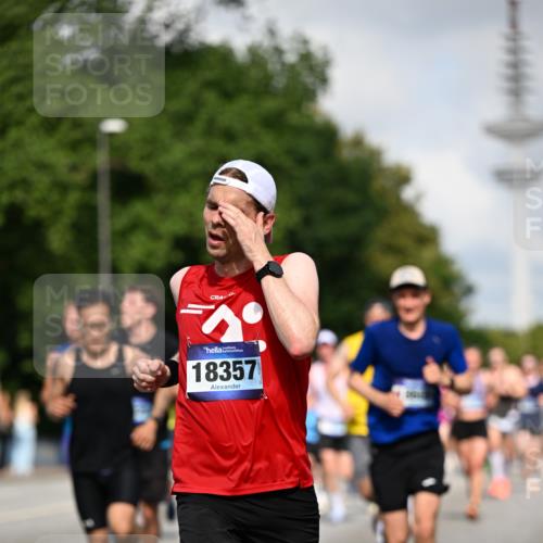 29.06.2025 - hella hamburg halbmarathon Dr. Thomas Lammeyer http://msf.ph/oto/8231717 29.06.2025 09:50:23 Kennedybrücke 1053, 1396, 1407, 1411, 1577, 1910, 1959, 2563, 2836, 2851, 3790, 3935, 5152, 5193, 5660, 6032, 6305, 6473, 7080, 7466, 7622, 7831, 7867, 8323, 9376, 9508, 10477, 11370 meine-sportfotos.de