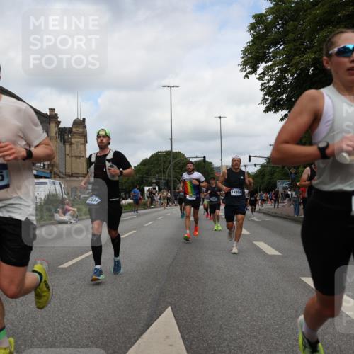 29.06.2025 - hella hamburg halbmarathon Yannick Fuchs http://msf.ph/oto/8231720 29.06.2025 10:34:07 20KM 1343, 2044, 2525, 2546, 2563, 2972, 3282, 3547, 4398, 4565, 4759, 5752, 7981, 8319, 8925, 9116, 9265, 9540, 11284, 11305, 11806, 12335, 12372, 13479, 13514, 14204, 14272, 14311, 14359, 15013, 15094, 15336, 15435, 15556, 15744, 17005, 17215, 17360, 17425, 17668, 17792, 17916, 18149, 18154, 18285, 18803 meine-sportfotos.de