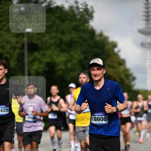 29.06.2025 - hella hamburg halbmarathon Dr. Thomas Lammeyer http://msf.ph/oto/8231748 29.06.2025 09:50:24 Kennedybrücke 1002, 1053, 1396, 1407, 1411, 1577, 1910, 1959, 2563, 2836, 2851, 3790, 3935, 4740, 5152, 5193, 6032, 6305, 6473, 7080, 7466, 7622, 7831, 7867, 8323, 9376, 9508, 10477, 11055, 11370 meine-sportfotos.de